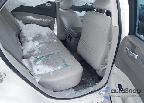 2010 Chrysler 300 Touring/Signature Series from USA, damaged, VIN 2C3CK5CV3AH138466